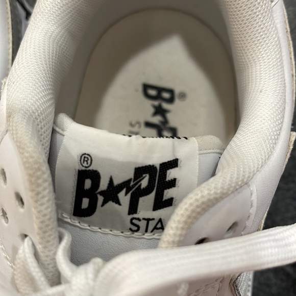 BAPESTA - white shoe with black writing - size 11 men - Picture 4 of 7
